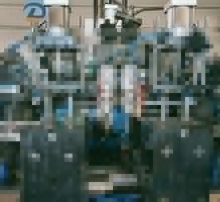 Hist&oacute;ria de cliente: como ajudamos um fabricante de garrafas de pl&aacute;stico a resolver problemas Problemas com a m&aacute;quina sopradora de garrafas HDPE de 2 cabe&ccedil;as